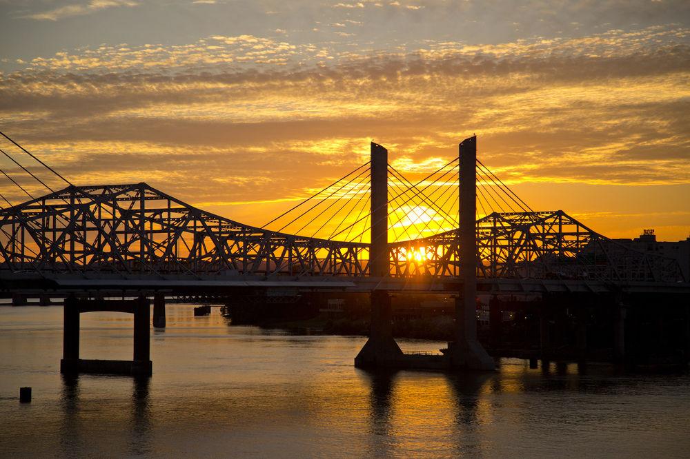 Sheraton Louisville Riverside Hotel Jeffersonville Exterior photo