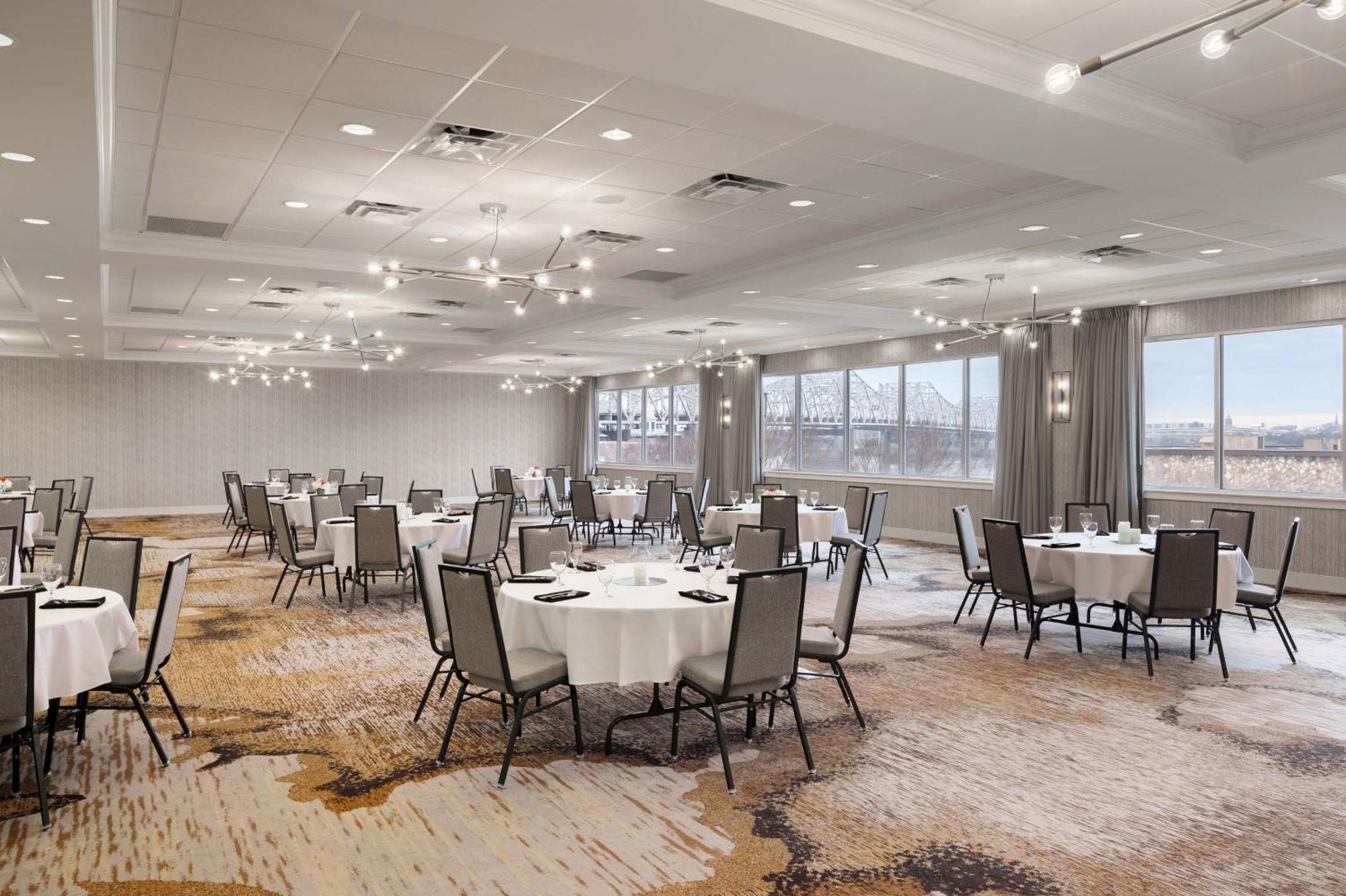 Sheraton Louisville Riverside Hotel Jeffersonville Exterior photo