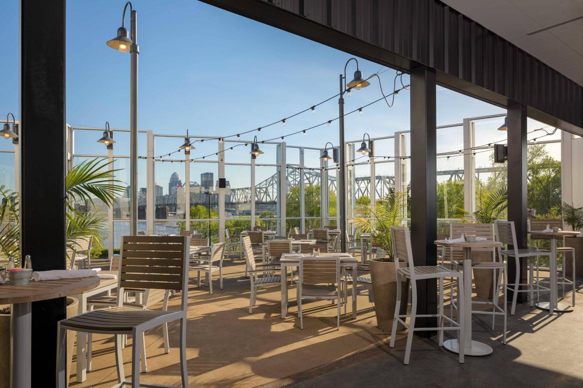 Sheraton Louisville Riverside Hotel Jeffersonville Exterior photo