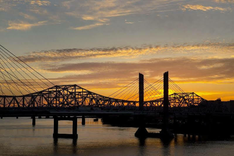 Sheraton Louisville Riverside Hotel Jeffersonville Exterior photo